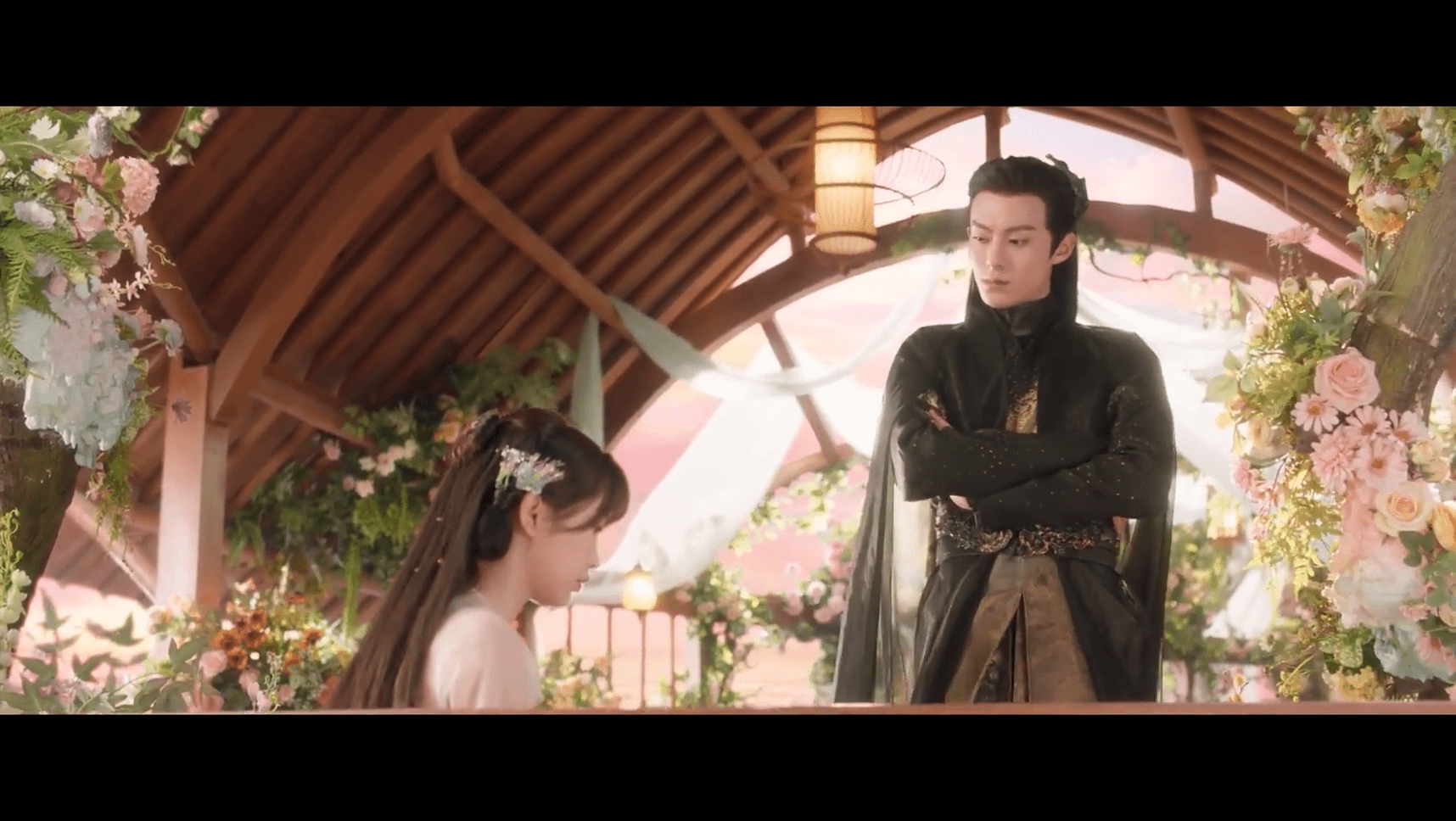 Orchid played by Yu Shu Xin with Dongfang Qing Cang played by Wang He Di in episode 8 of Love Between Fairy and Devil