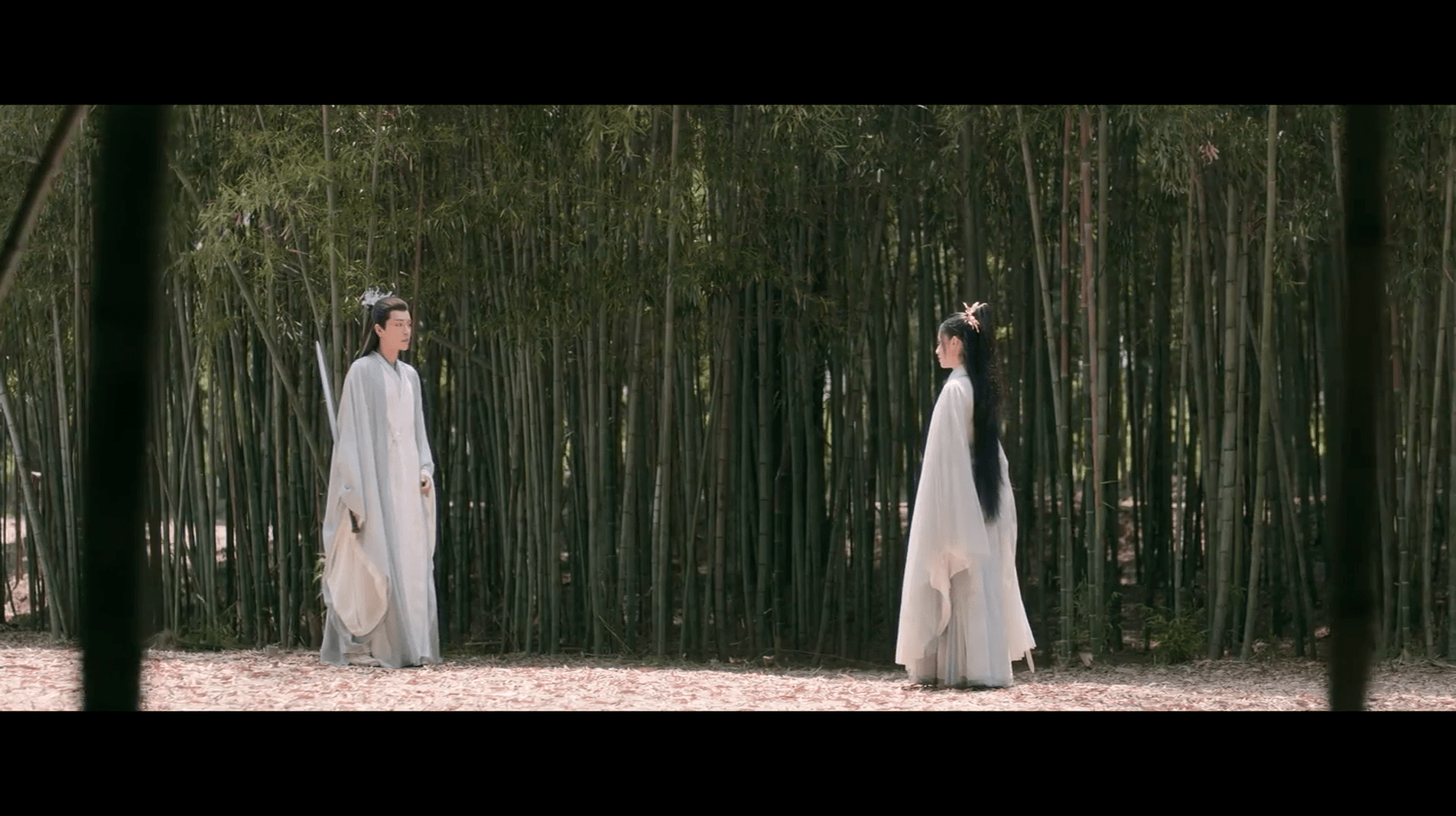 Xu Hai Qiao as Rong Hao and Cristy Guo and Chi Di Nu Zi in episode 32 of Love Between Fairy and Devil